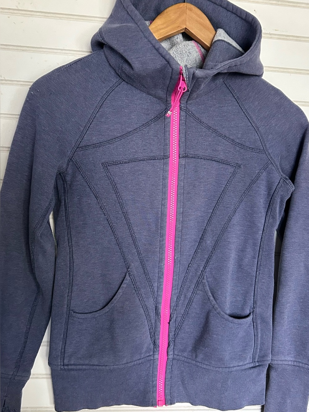 IVIVVA by LULULEMON girls size 10 sweatshirt